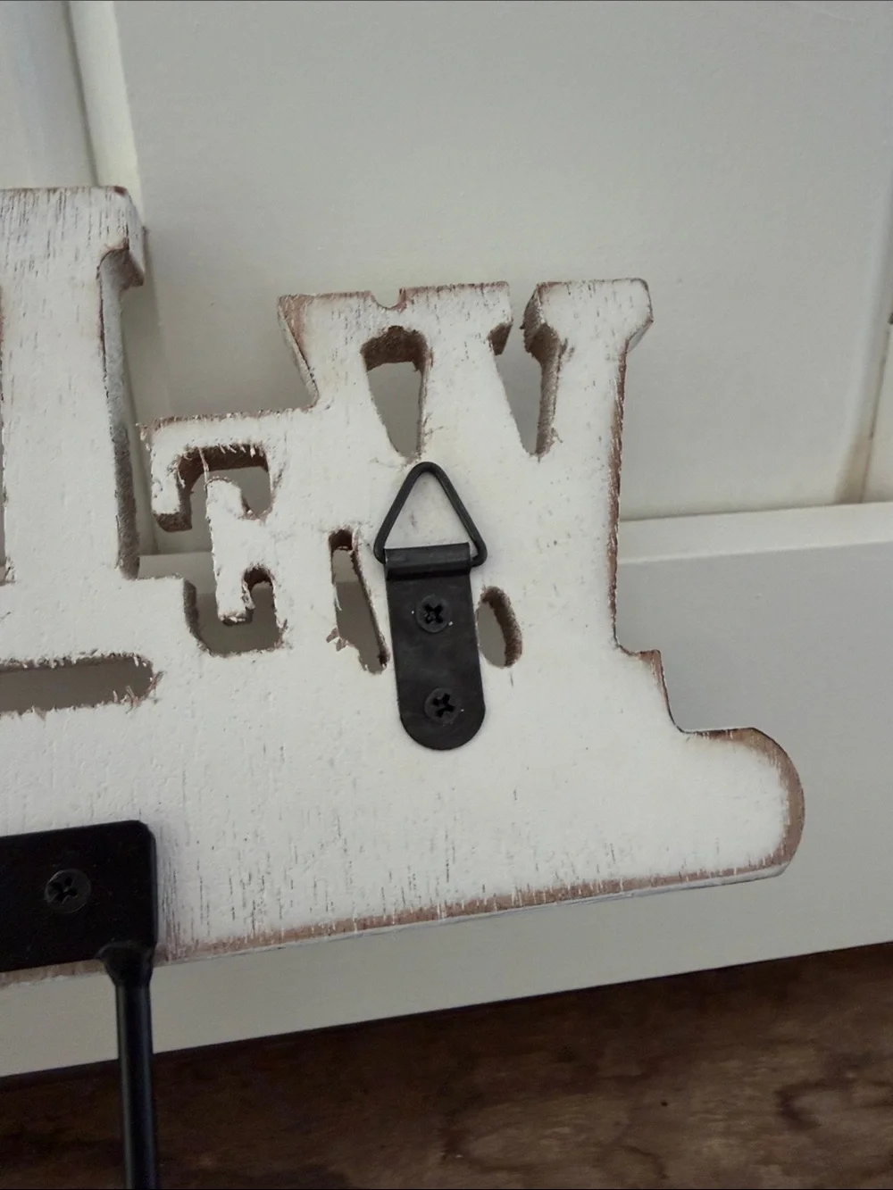 WELCOME Key Shaped Wall Hook Rack in Distressed White